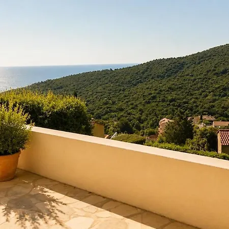 Avec Piscine Et Vue A *